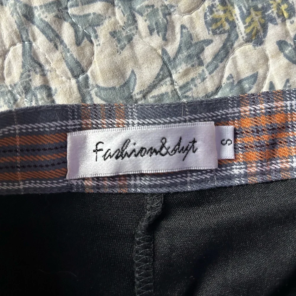 Patterned Mini Skirt - Picture 3 of 3